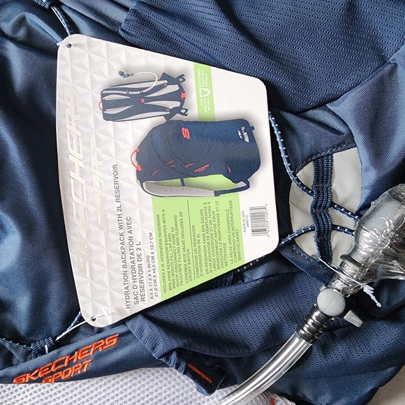 NEW- Skechers Hydration backpack 2L - Picture 4 of 6